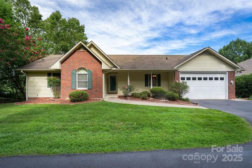 321 Mountain Valley Dr, Hendersonville, NC, 28739-8727 | Card Image