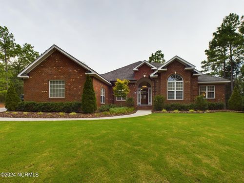 4 Mcqueen Pl, Pinehurst, NC, 28374-8951 | Card Image