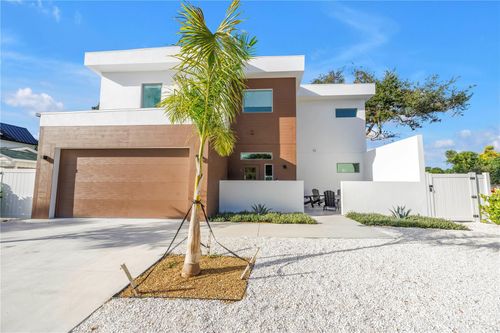 2065 Goldenrod St, SARASOTA, FL, 34239-5211 | Card Image