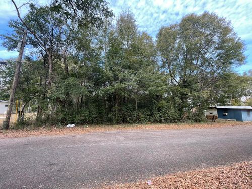 327 E Railroad Ave, Crestview, FL, 32539-3740 | Card Image