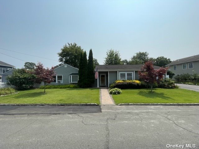 Texas St, Lindenhurst, NY 11757