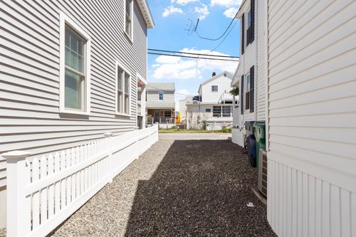 7 Concord Ave, Hampton, NH, 03842-3024 | Card Image