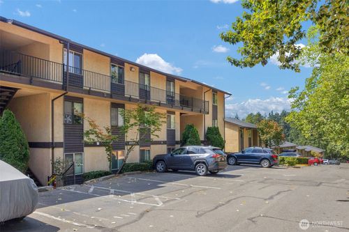f107-12525 Ne 145th Pl, Kirkland, WA, 98034-1256 | Card Image