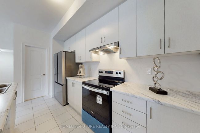 1106 Lockie Dr, House attached with 3 bedrooms, 3 bathrooms and 2 parking in Oshawa ON | Image 14