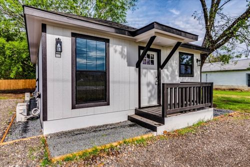 b-112 Gazley St, Smithville, TX, 78957-1318 | Card Image