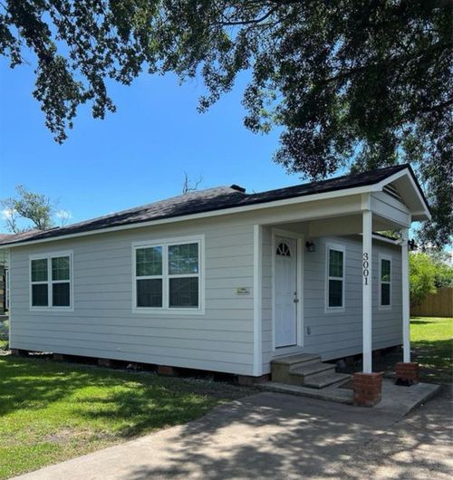 3001 Austin St, West Orange, TX, 77630-6170 | Card Image