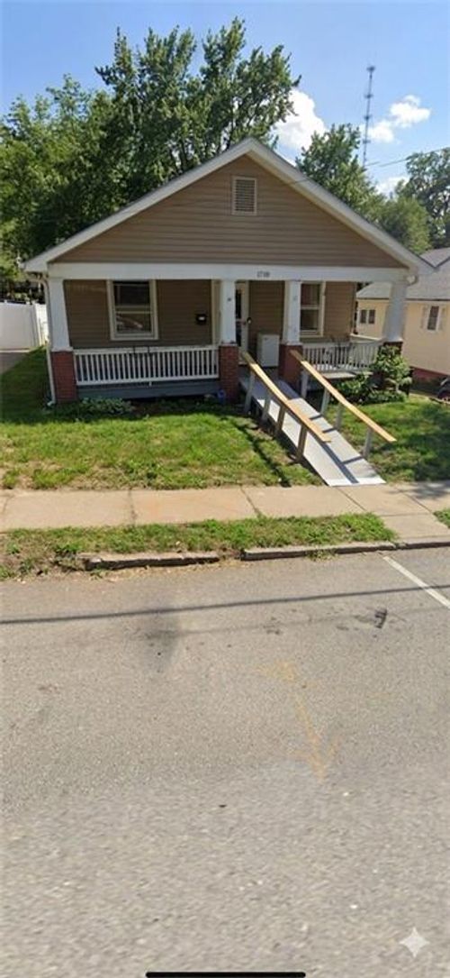 1718 Sacramento St, Saint Joseph, MO, 64507-1352 | Card Image