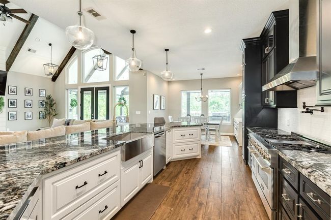 337 Thousand Oaks Dr, House other with 4 bedrooms, 3 bathrooms and 3 parking in Angleton TX | Image 36