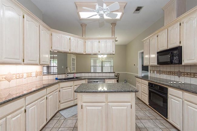 9 Cay Ct, House other with 3 bedrooms, 2 bathrooms and 2 parking in Angleton TX | Image 12