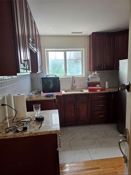 3-1500 E 222 Street, New York, NY, 10469 | Card Image