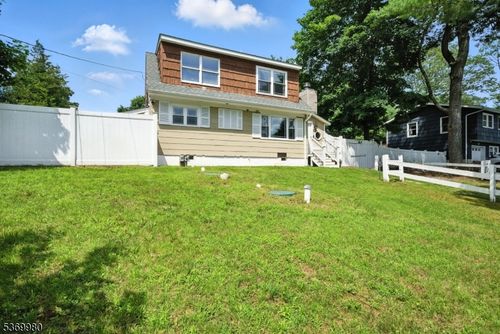17 Selma Blvd, Chester Twp, NJ, 07869-3406 | Card Image