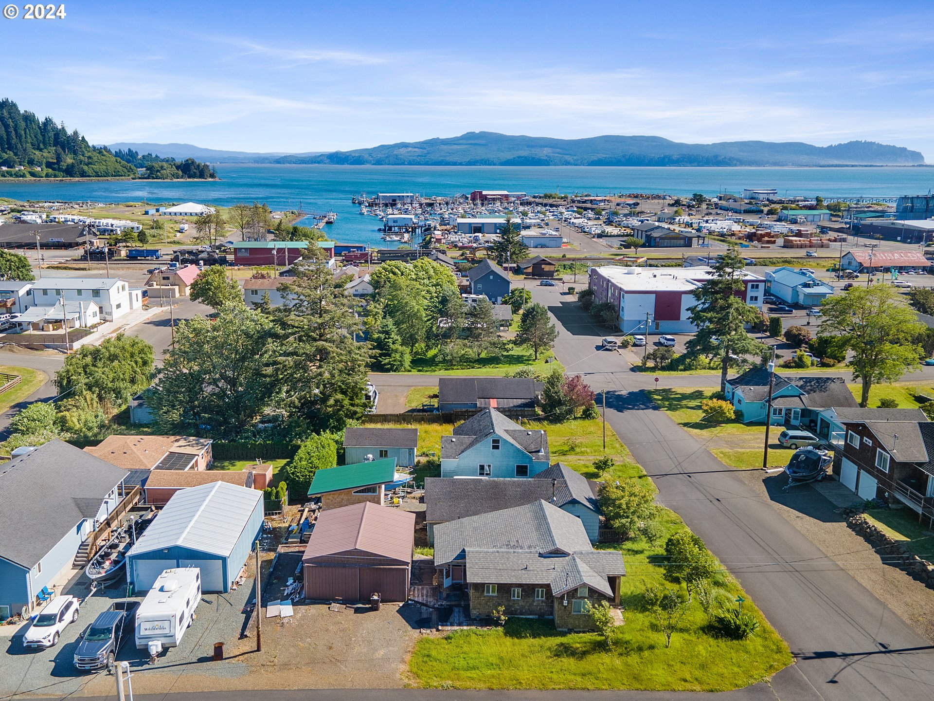 210 5 Th St, For Sale in Garibaldi Zoocasa