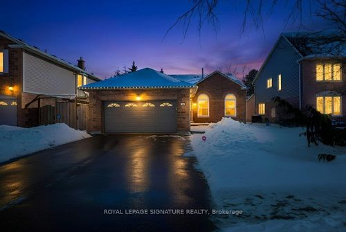 186 Crossland Gate, Newmarket, ON, L3X1A6 | Card Image