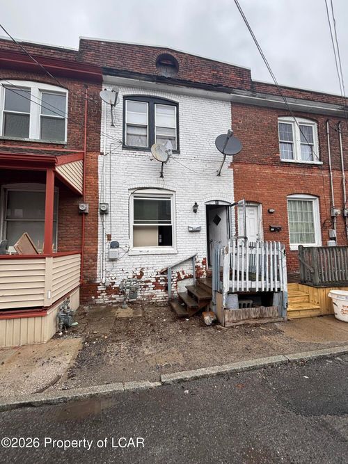 41 Meyers Ct, Wilkes Barre, PA, 18701-2714 | Card Image