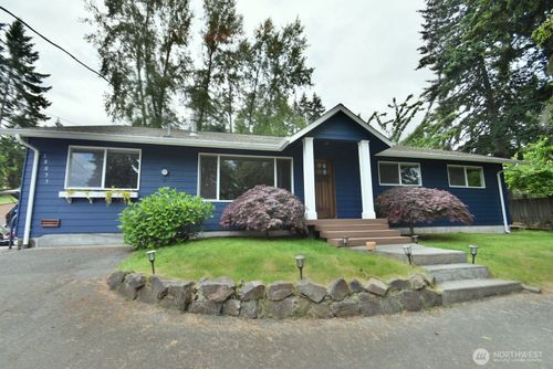 18053 25th Ave Ne, Shoreline, WA, 98155-3905 | Card Image