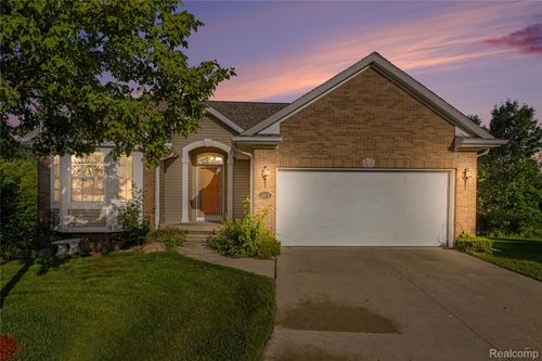 4395 Cross Creek Blvd, Burton, MI, 48509-1461 | Card Image