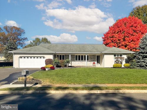 20 Azalea Way, Hamilton, NJ, 08690-1305 | Card Image