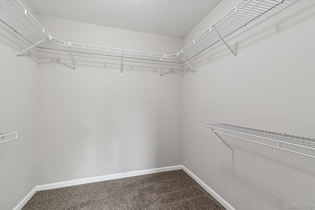 Walk in closet | Image 16