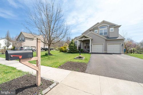 1907 Mayflower Dr, Quakertown, PA, 18951-2674 | Card Image