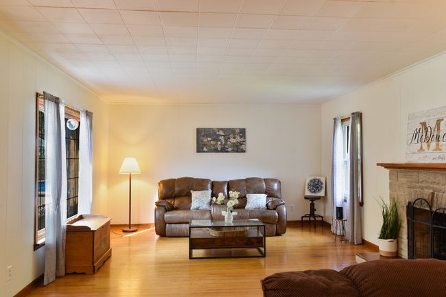 5 S Dixie Ln, House other with 3 bedrooms, 2 bathrooms and 2 parking in Pontiac IL | Image 4