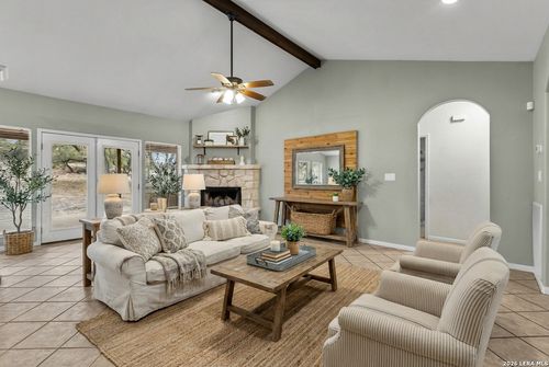 192 River Trail Rd, Pipe Creek, TX, 78063-5962 | Card Image