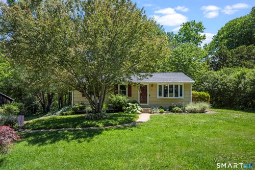 16 Pollys Ln, Uncasville, CT, 06382-1426 | Card Image