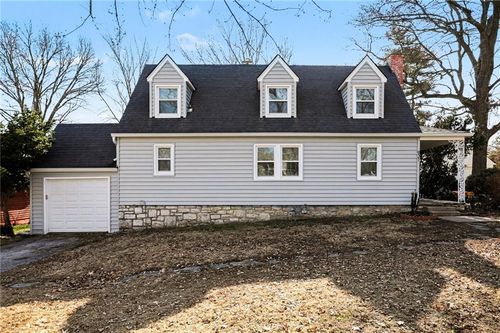 921 E Manor Rd, Independence, MO, 64055-1730 | Card Image