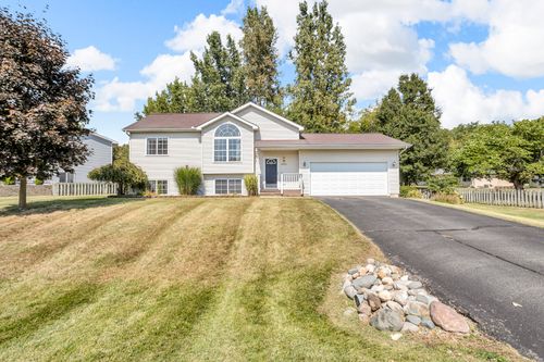 8002 Stonehaven Dr, Parma, MI, 49269-9766 | Card Image