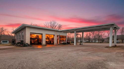 608 E Main St, Willow Springs, MO, 65793-1424 | Card Image