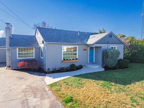 3119 Merriman Rd, Medford, OR, 97501-1270 | Card Image