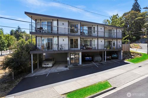 2701 S Walden Street, Seattle, WA, 98144 | Card Image