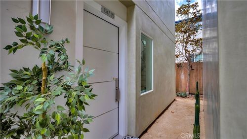 1347 Seward St, Los Angeles, CA, 90028-7816 | Card Image