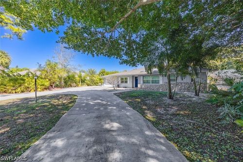 6574 Trail Blvd, NAPLES, FL, 34108-2742 | Card Image