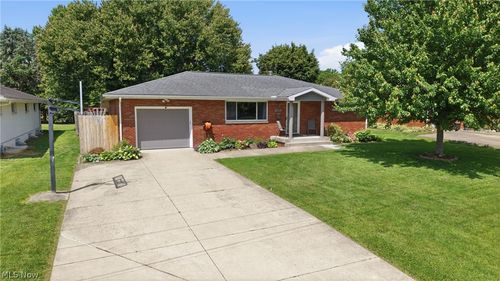 803 Westview Dr, Belpre, OH, 45714-1127 | Card Image