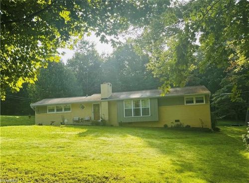 357 Town N Country Dr, Wilkesboro, NC, 28697-7536 | Card Image