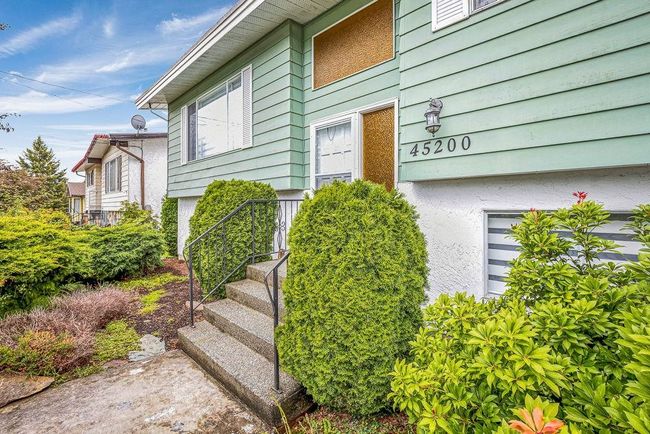 45200 Moody Avenue, House other with 6 bedrooms, 2 bathrooms and 5 parking in Chilliwack BC | Image 2