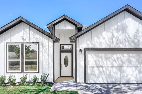 525 Nw 17th St, Grand Prairie, TX, 75050-5104 | Card Image