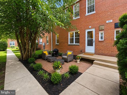 d-211 E Glebe Rd, ALEXANDRIA, VA, 22305-3018 | Card Image