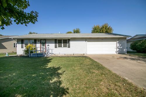 704 E Ash St, Watseka, IL, 60970-1469 | Card Image