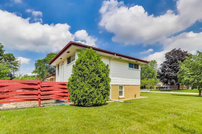 7734 Linden Ave, House other with 3 bedrooms, 2 bathrooms and 2 parking in Darien IL | Image 4