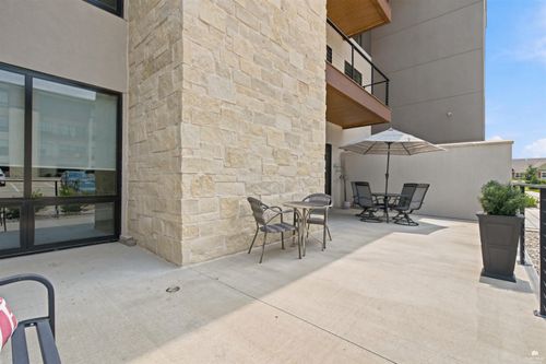107-3022 Fieldhouse Cir, Manhattan, KS, 66503-3412 | Card Image