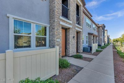 2286 E Hidalgo Avenue, Townhouse with 3 bedrooms, 3 bathrooms and null parking in Phoenix AZ | Image 3