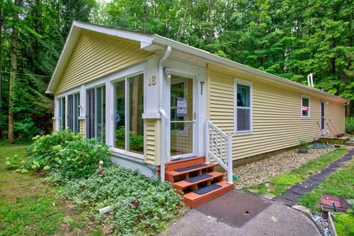 18 72nd St, South Haven, MI, 49090-9178 | Card Image