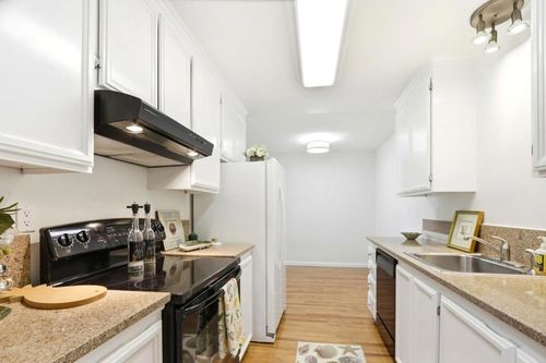 apt-13-150 W Edith Ave, Los Altos, CA, 94022-2718 | Card Image