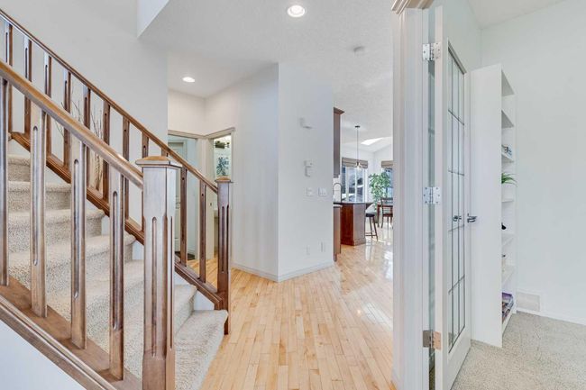 686 Chaparral Dr Se, House other with 5 bedrooms, 4 bathrooms and 4 parking in Calgary AB | Image 5