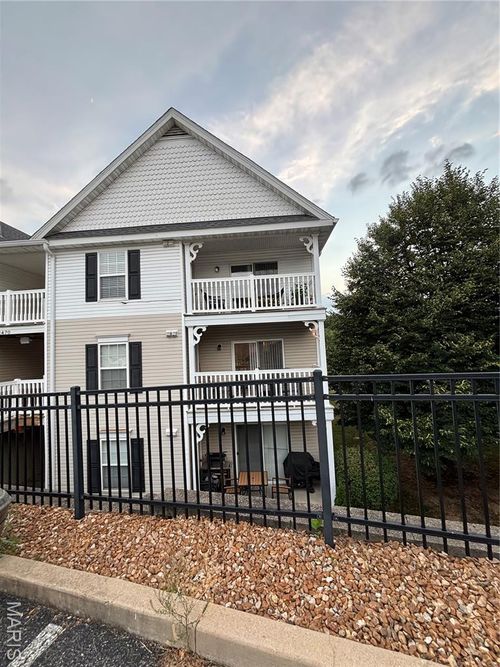 apt-200b-2470 Lampong Dr, Saint Louis, MO, 63125-3129 | Card Image