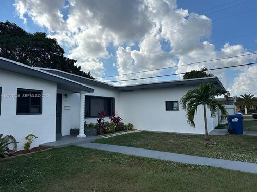 860 Nw 171st St, Miami Gardens, FL, 33169-5335 | Card Image