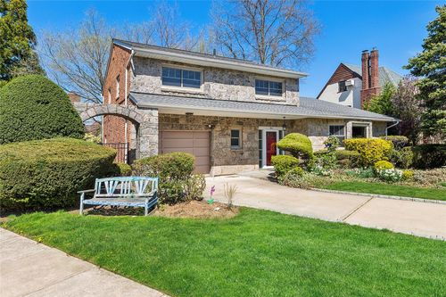 4 Oxford Pl, Rockville Centre, NY, 11570-1828 | Card Image