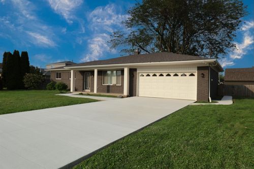 37968 Huron Pointe Dr, Harrison Township, MI, 48045-2829 | Card Image