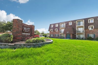 303 - 17985 Amherst Court, Condo with 2 bedrooms, 1 bathrooms and 1 parking in Country Club Hills IL | Image 2